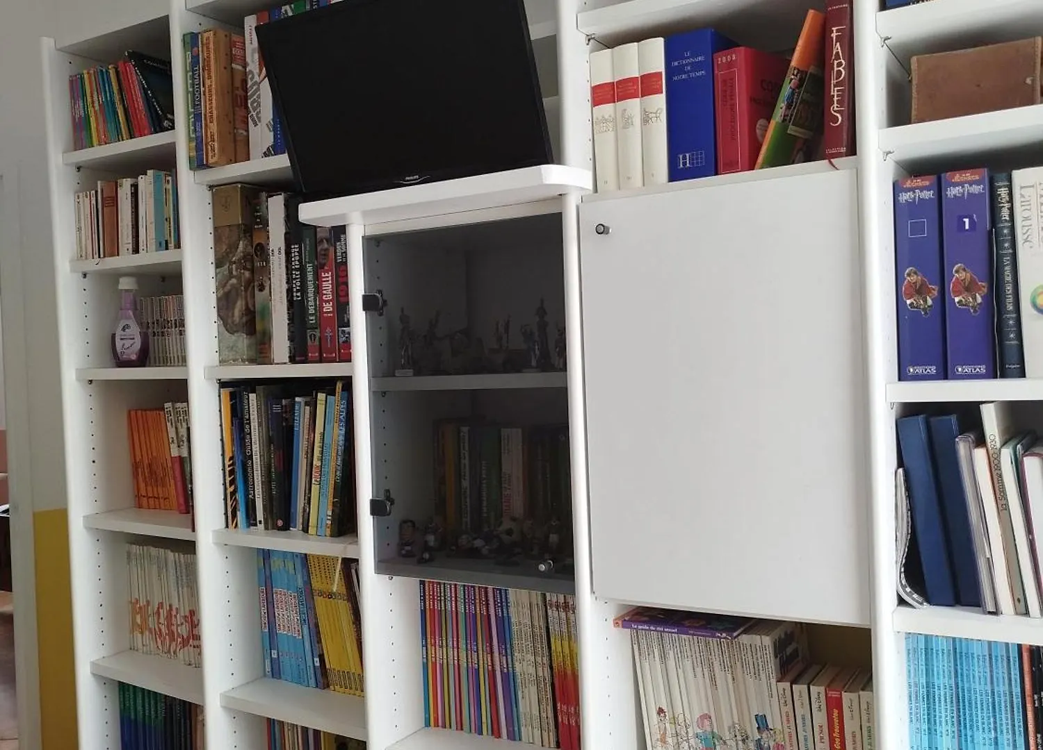 Chambre Jaune Dans Maison Avec Parking Cluses 0*,